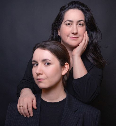 Tina Krikke en Alev Kutluer